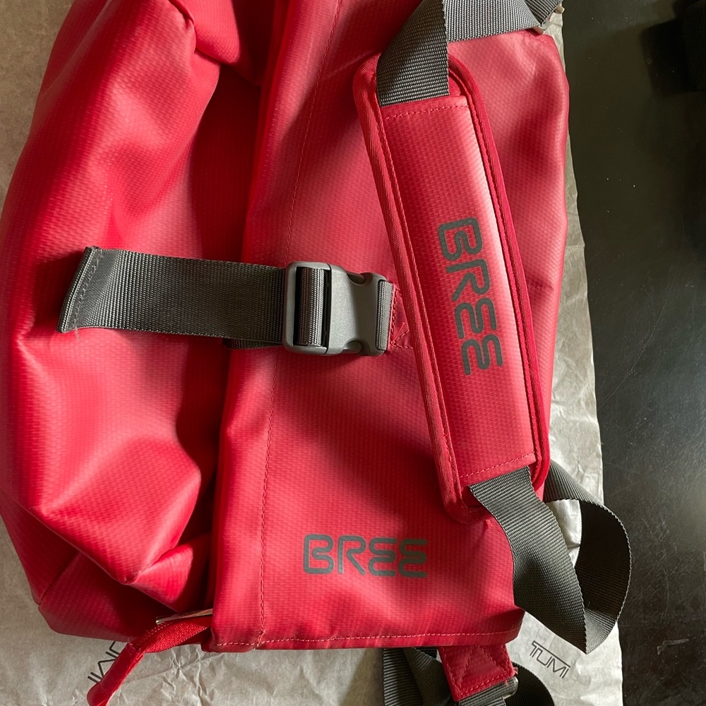 Bree messenger bag, like new, red